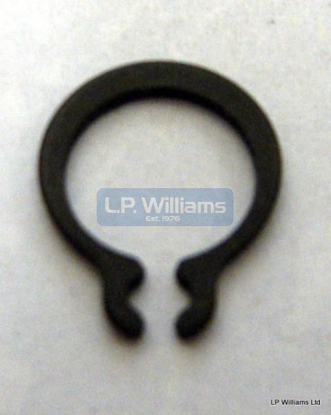 Circlip for operating arm spindle